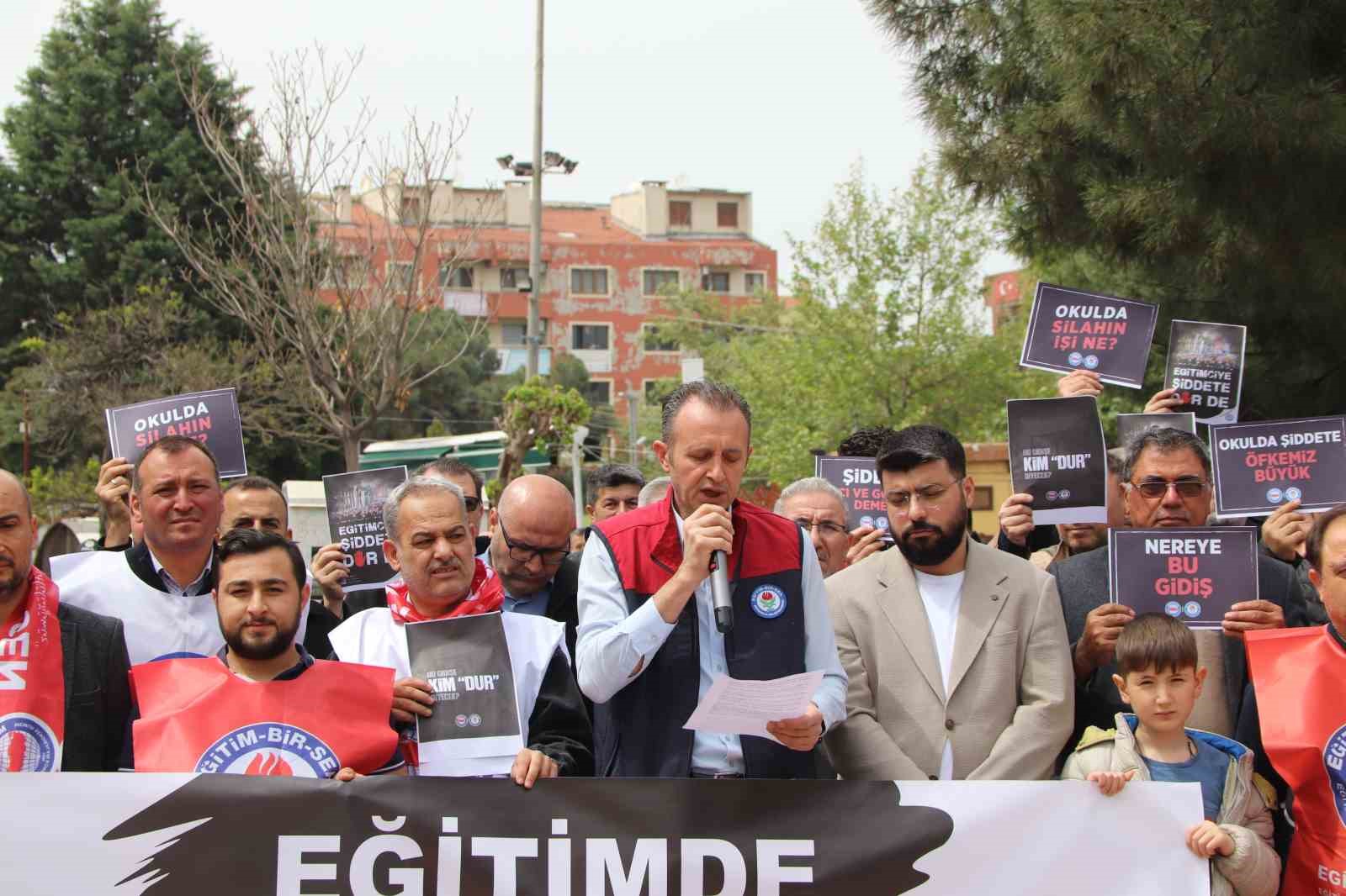 Kahramanmaraş&rsquo;taki olayda vefat eden Turgutlulu &ouml;ğretmen Ayla Kara ve &ouml;ğrenciler i&ccedil;in dua edildi
