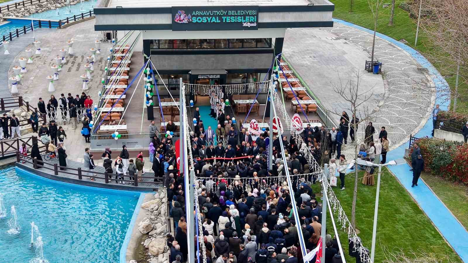 Arnavutk&ouml;y&rsquo;de 3 yeni eser hizmete a&ccedil;ıldı, yaşam merkezinin temeli atıldı
