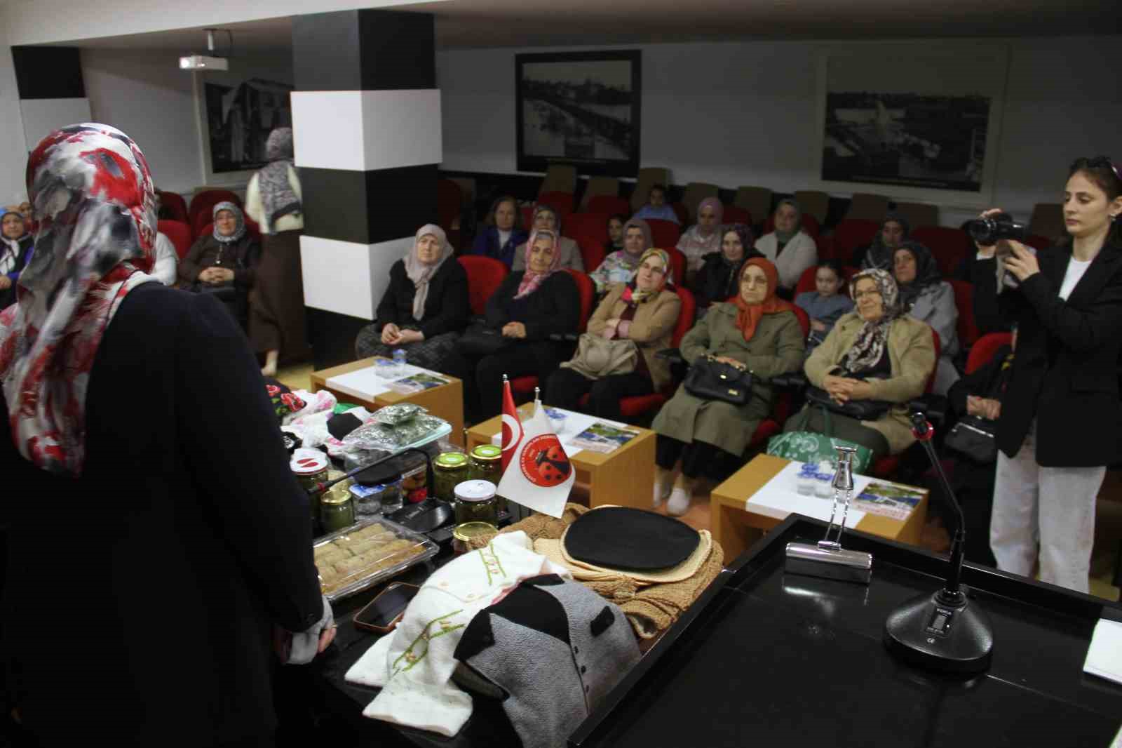 Kadın emeği sınır tanımıyor: &lsquo;&Ccedil;arşamba&rsquo;dan d&uuml;nyaya&rsquo;
