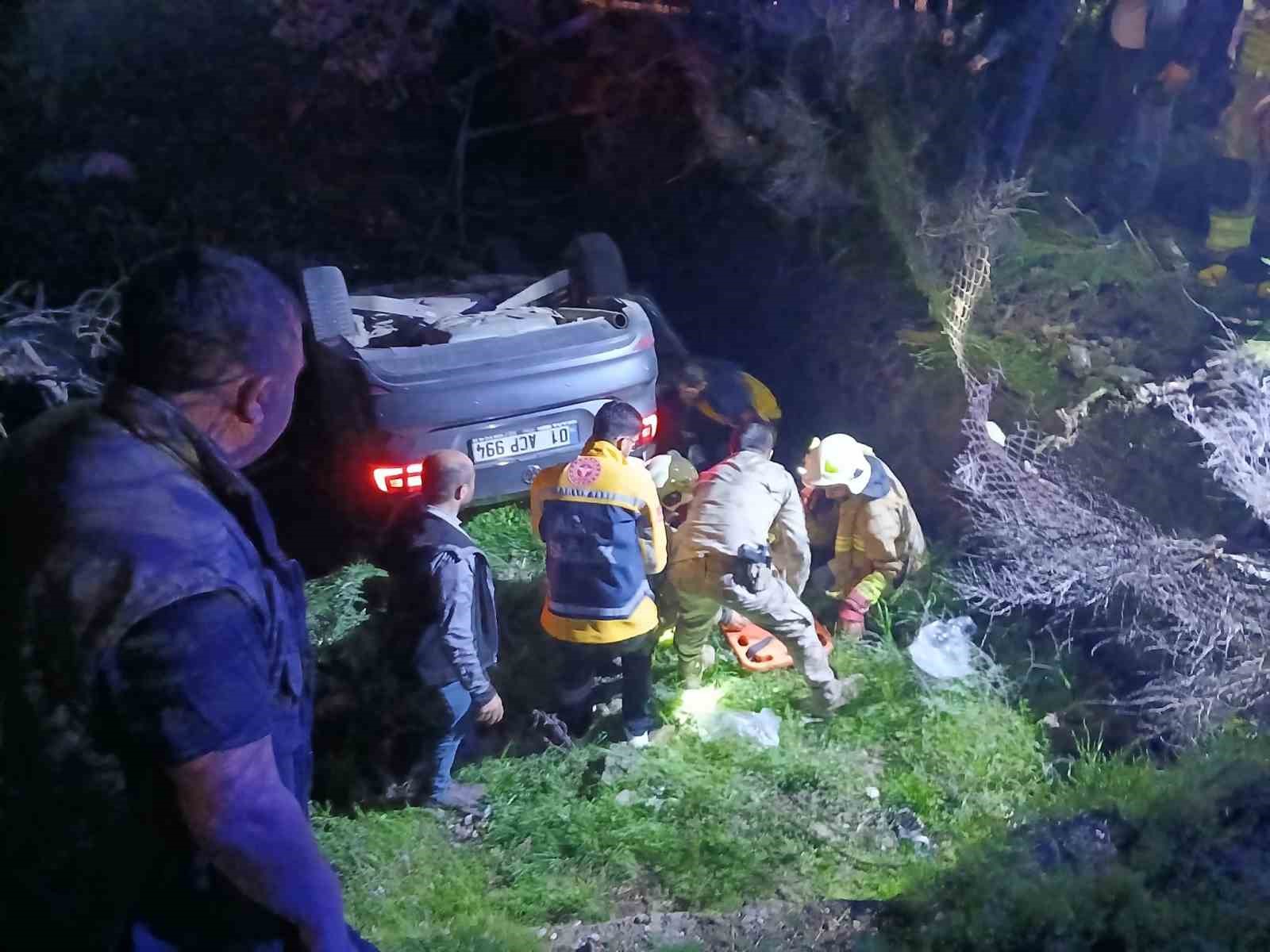 Cizre&rsquo;de otomobil şarampole yuvarlandı: 4 yaralı
