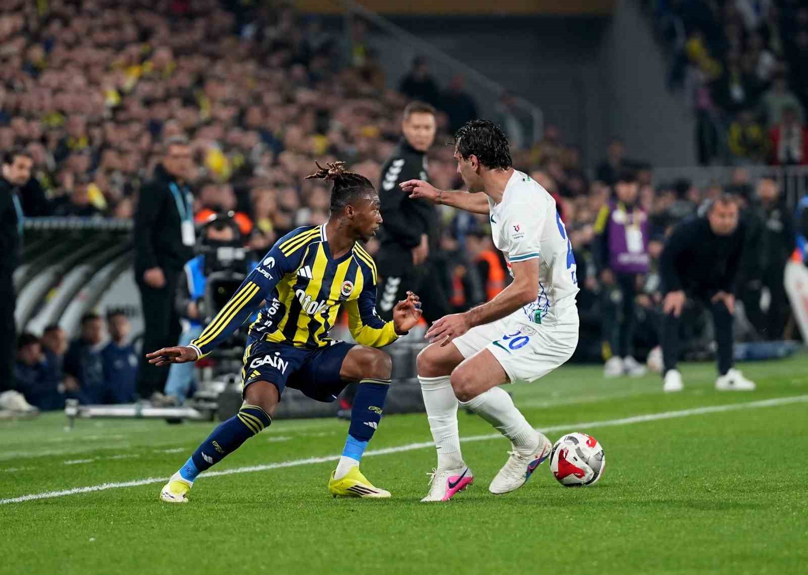Trendyol S&uuml;per Lig: Fenerbah&ccedil;e: 0 - &Ccedil;aykur Rizespor: 0 (İlk yarı)

