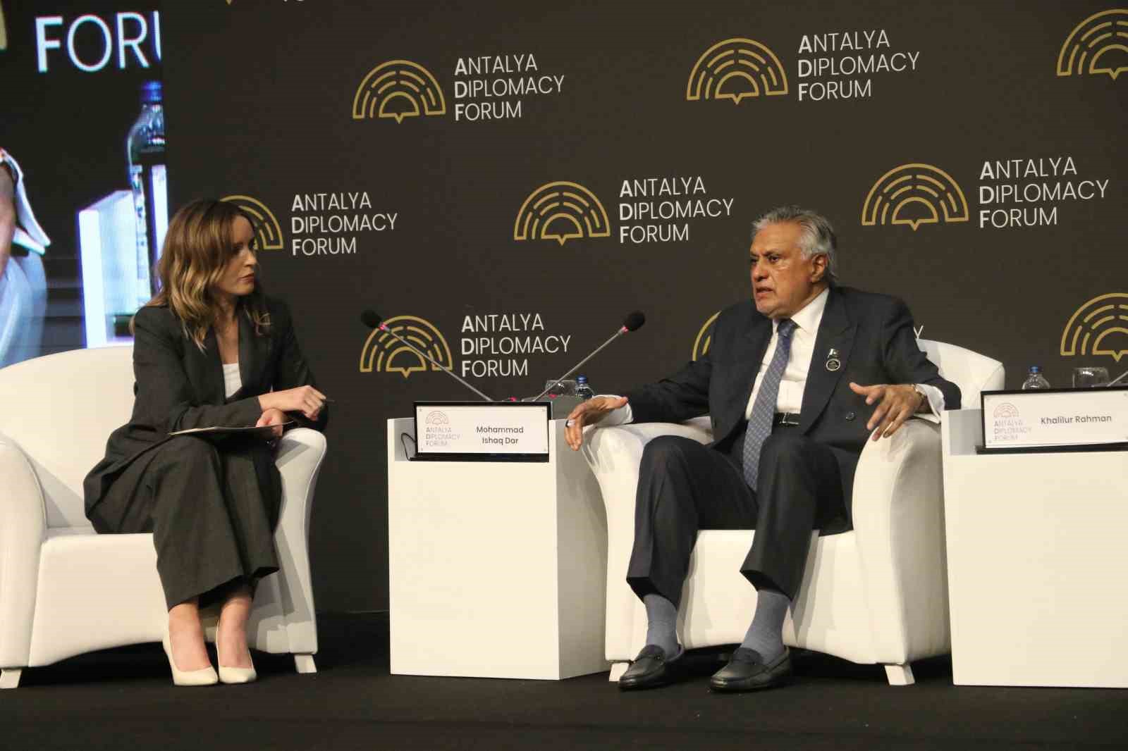 Antalya Diplomasi Forumu&rsquo;nun G&uuml;ney Asya oturumunda "H&uuml;rm&uuml;z Boğazı" mesajı
