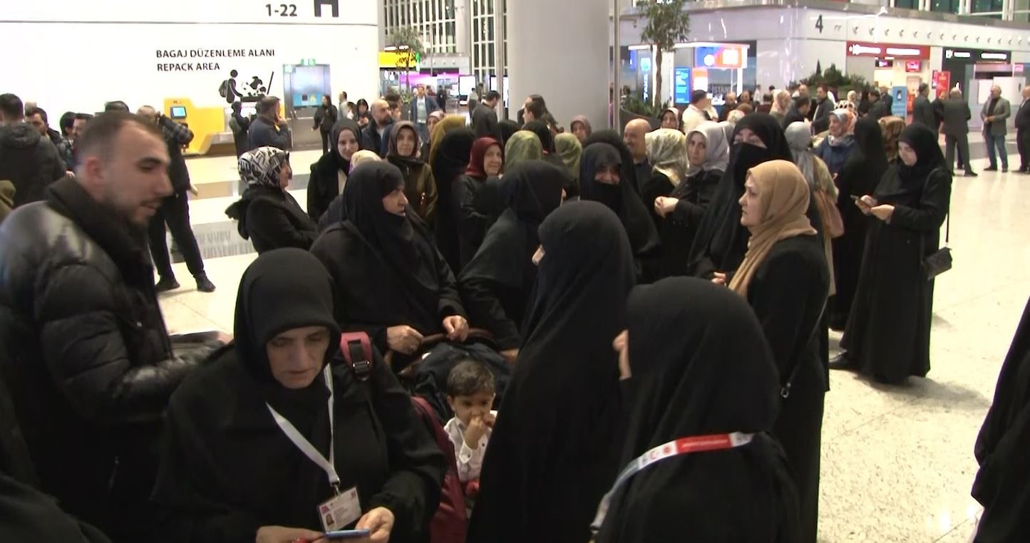 Yılın ilk hacı adayları İstanbul Havalimanı&rsquo;ndan kutsal topraklara uğurlandı
