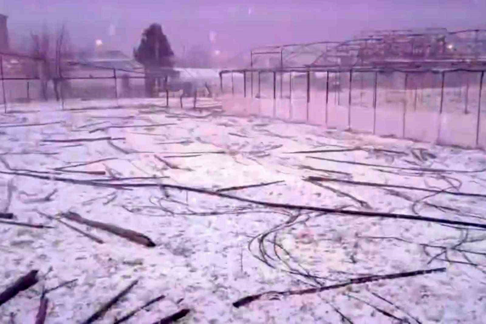 Mersin&rsquo;de dolu yağışı etkili oldu
