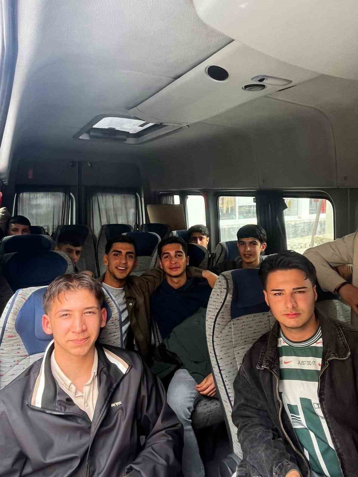 &Ccedil;ermik Belediyesi YKS&rsquo;ye girecek &ouml;ğrencileri kampa g&ouml;nderdi
