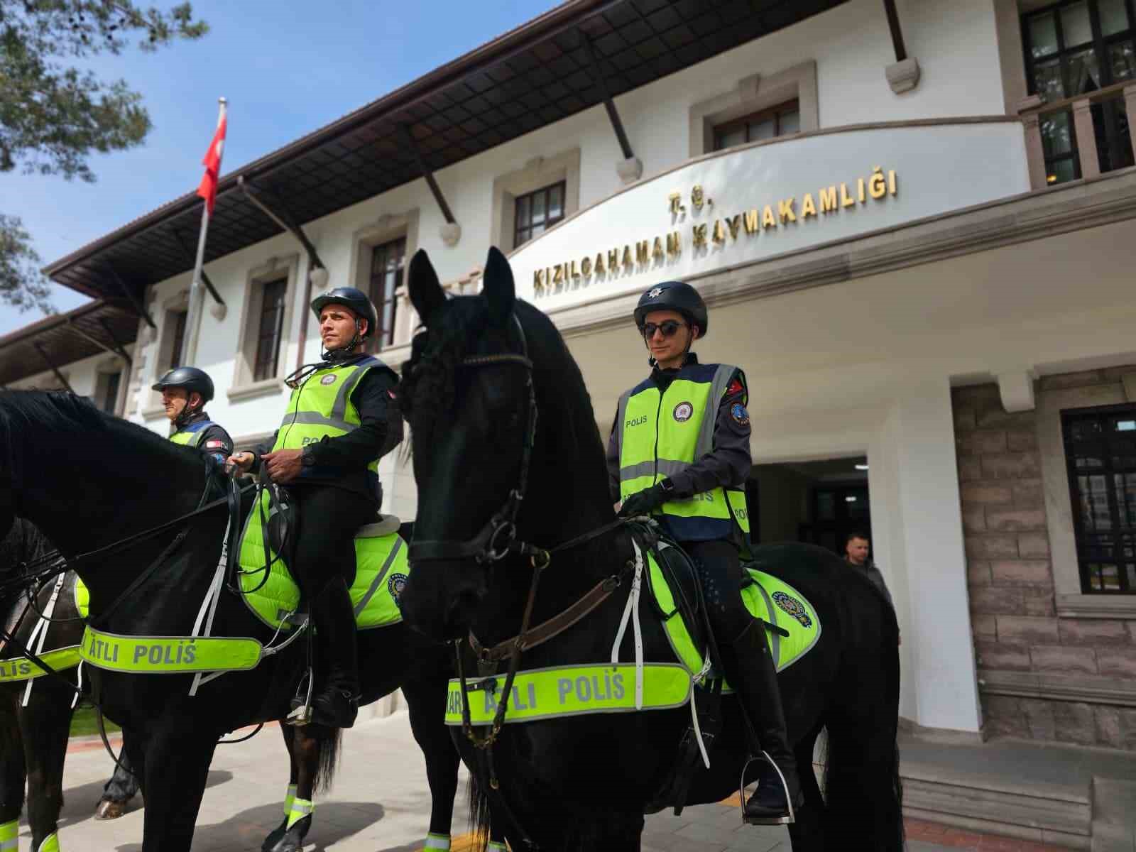 Atlı Polis ekiplerine Kızılcahamam&rsquo;da yoğun ilgi

