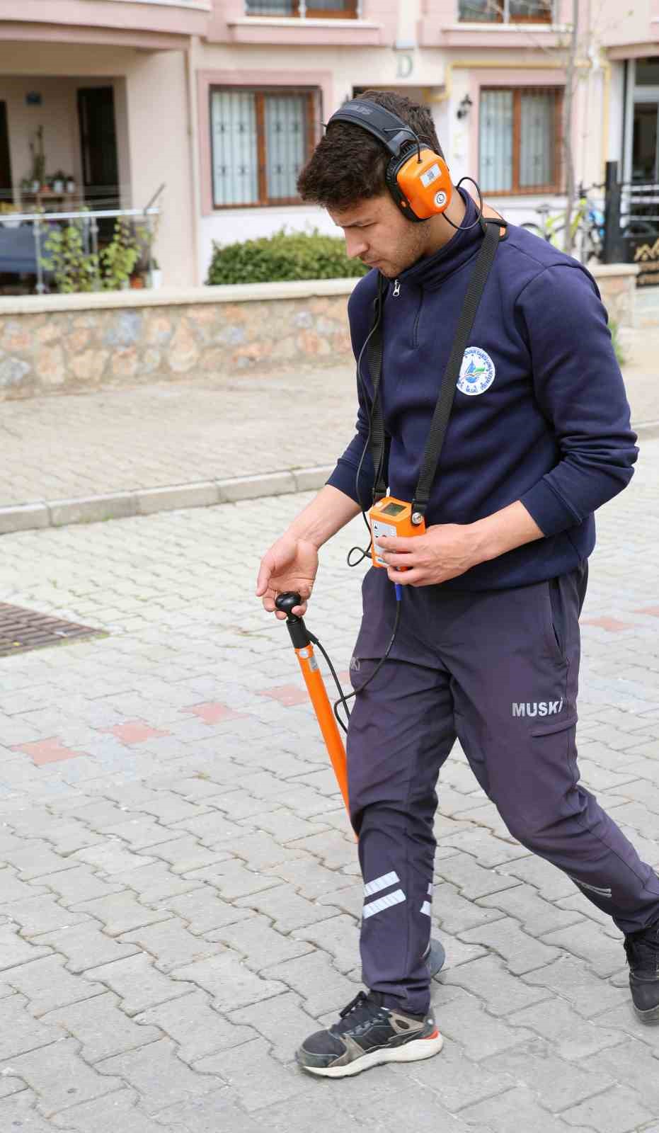 Altın değil, su ka&ccedil;ağı arıyorlar
