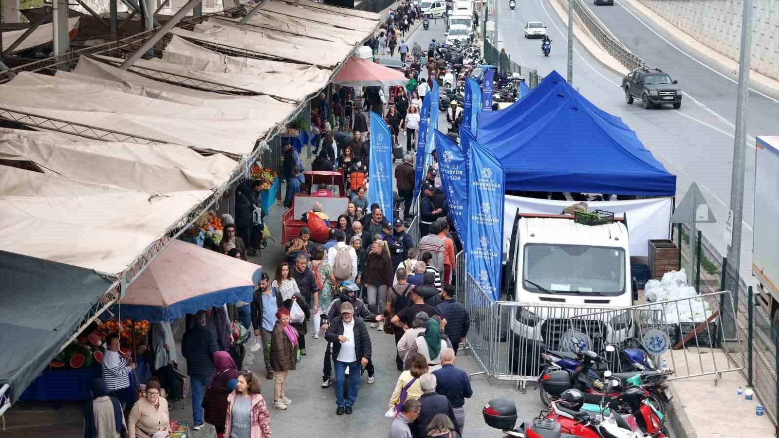 Binlerce fide Kuşadası ve İncirliova&rsquo;da vatandaşlarla buluştu
