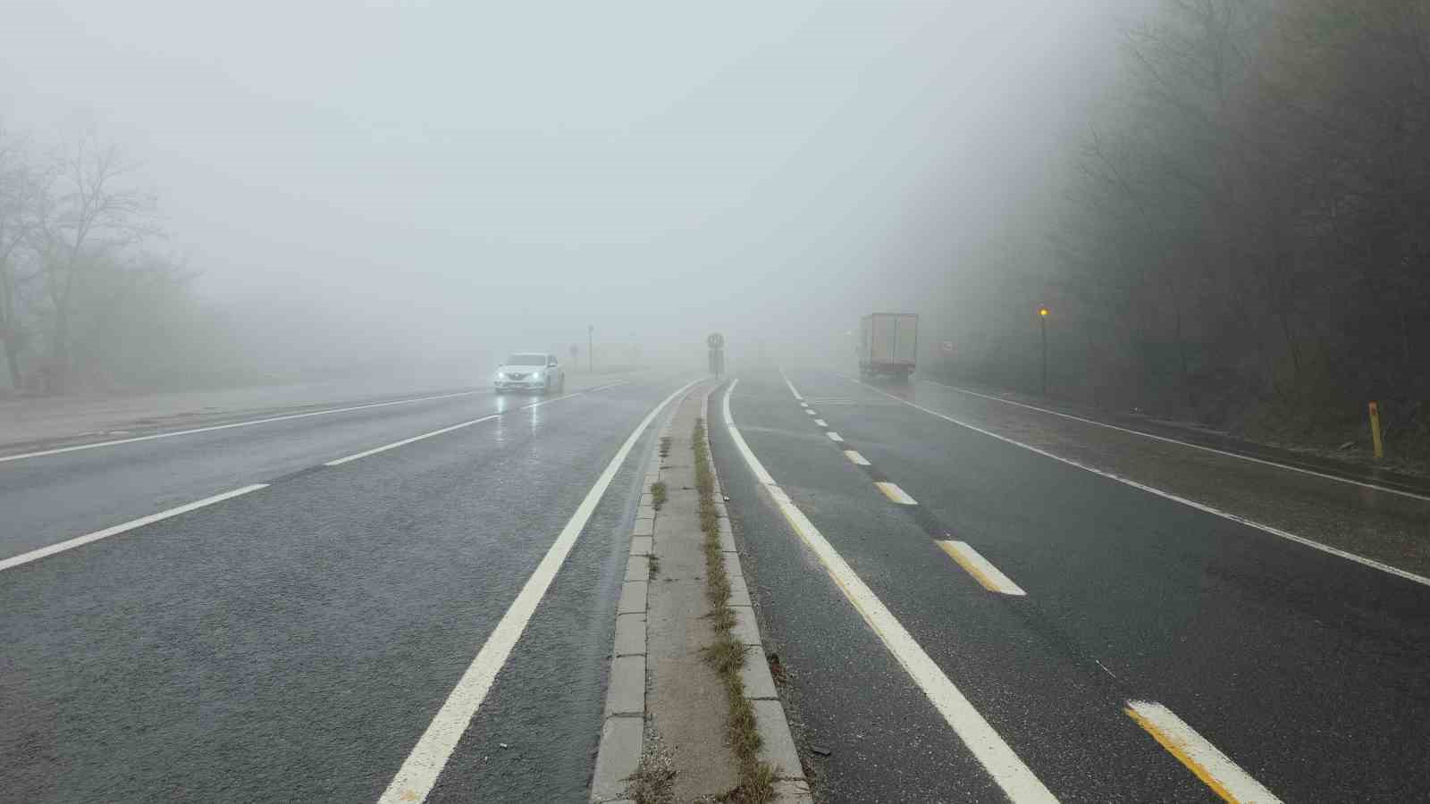 Yoğun sis Bolu Dağı&rsquo;nı kapladı
