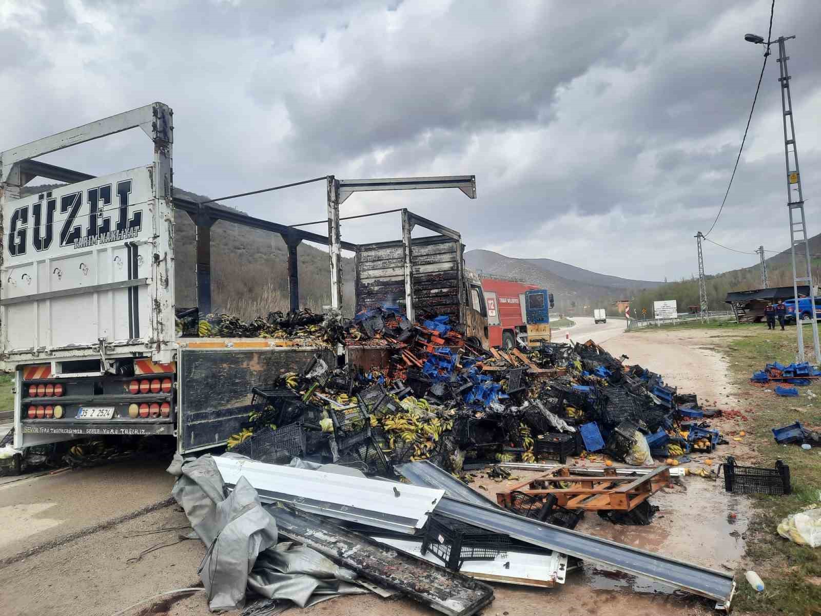 Tokat&rsquo;ta &ccedil;ilek y&uuml;kl&uuml; kamyon yandı
