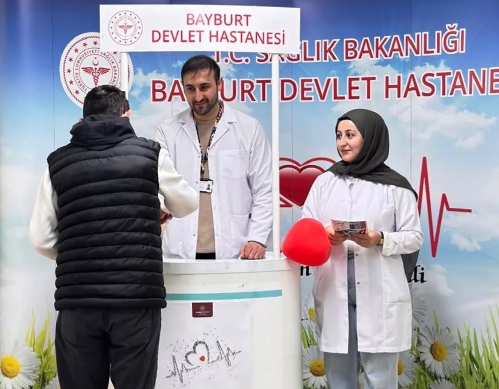 Bayburt&rsquo;ta vatandaşlara kalp sağlığı bilgilendirmesi yapıldı
