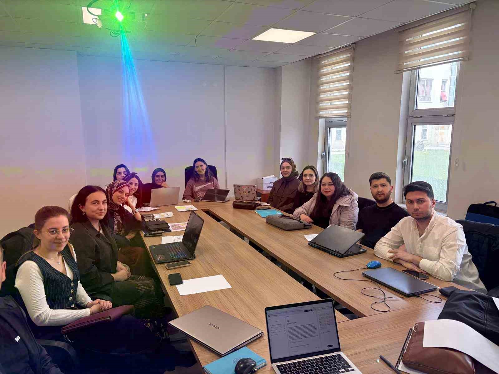 Bolu’da geleceğin iletişimcileri kendi hikayelerini dijitale taşıdı