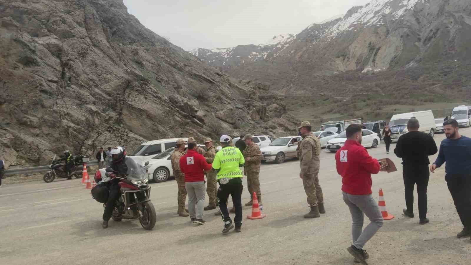 Kızılay&rsquo;dan yolda kalanlara kumanya desteği
