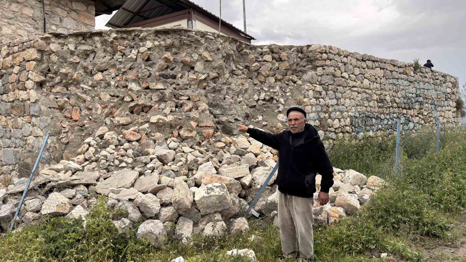 Roma İmparatoru Sezar&rsquo;ın "Geldim, g&ouml;rd&uuml;m, yendim" dediği kale surlarında &ccedil;&ouml;kme yaşandı
