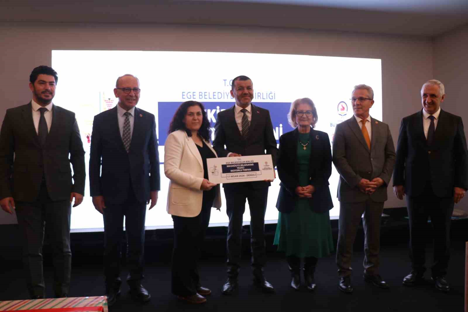 Ege Belediyeler Birliğinde Başkan &Ccedil;avuşoğlu g&uuml;ven tazeledi
