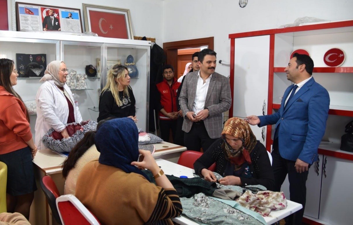 Kaymakam Gilan ADEM&rsquo;lerdeki &uuml;retim &ccedil;alışmalarını inceledi
