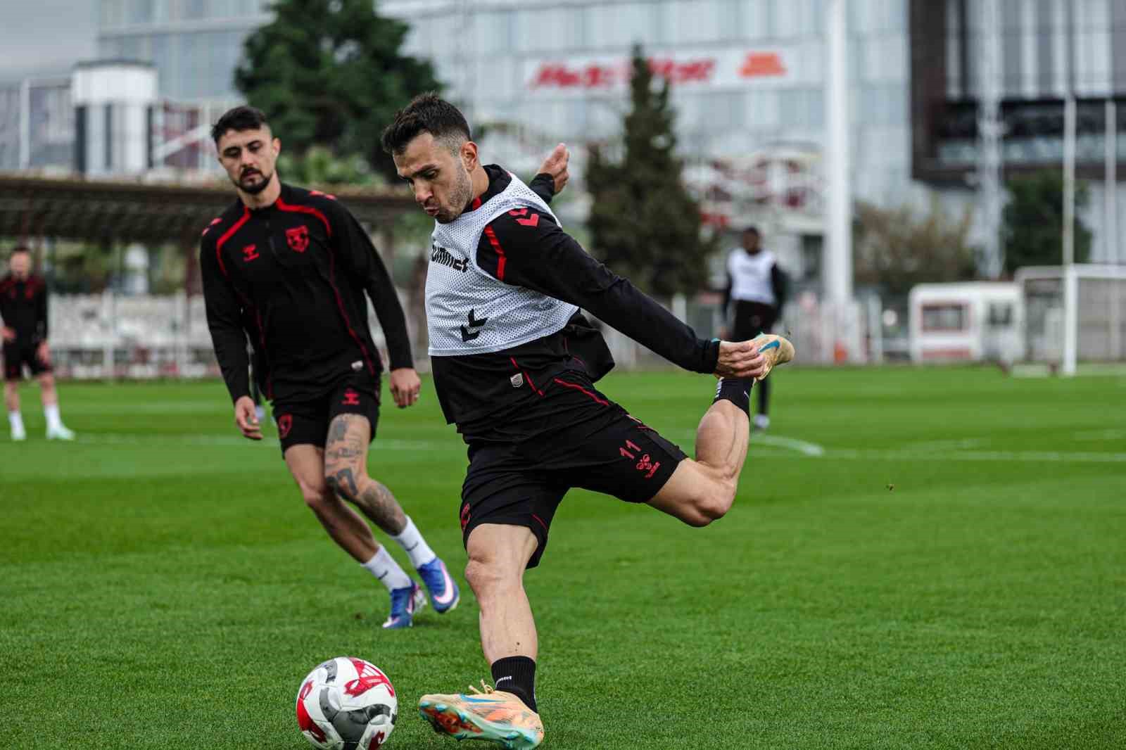 Samsunspor son antrenmanını yaptı, g&ouml;zler Beşiktaş ma&ccedil;ında
