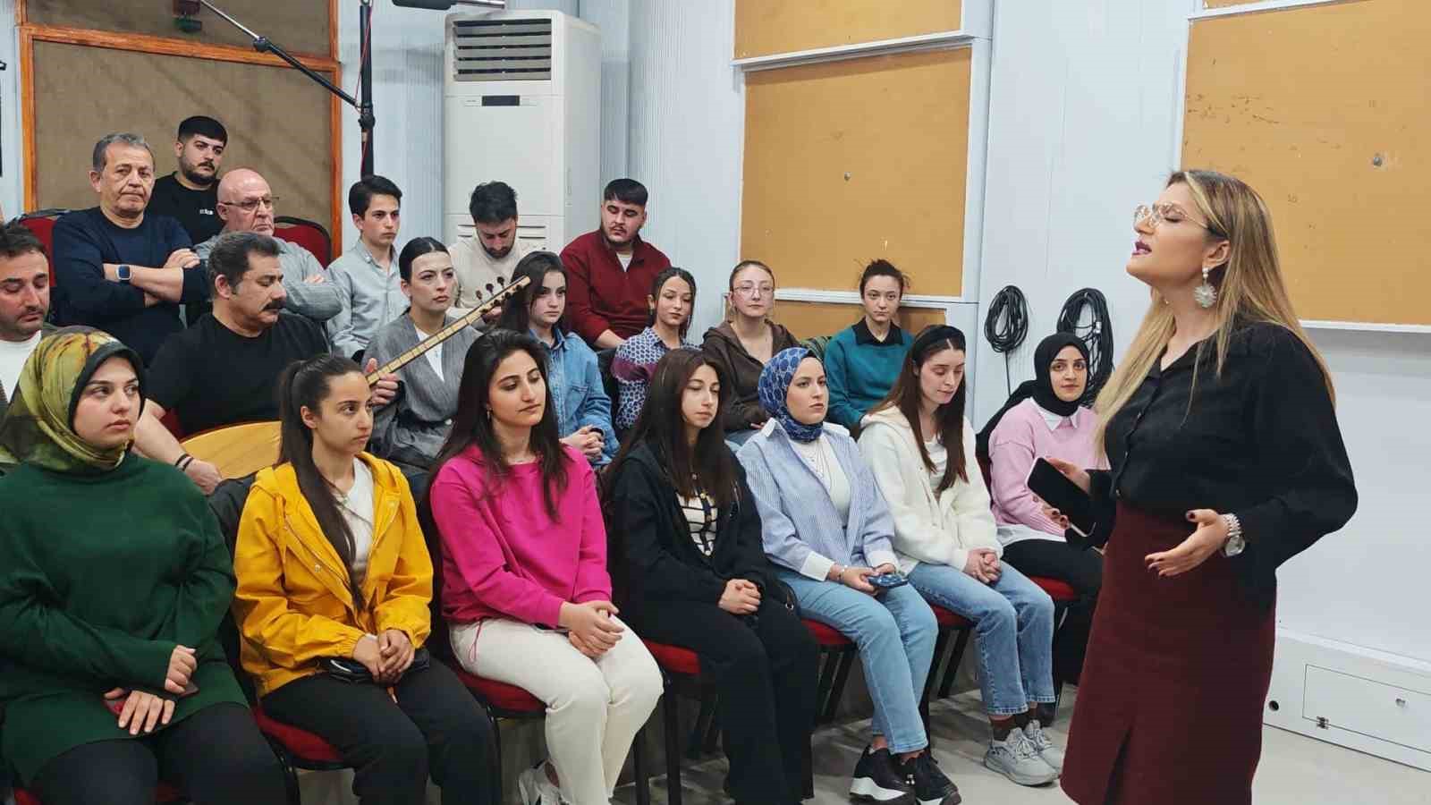 TRT Erzurum Radyosu&rsquo;nda ustalar ile gen&ccedil;ler buluştu
