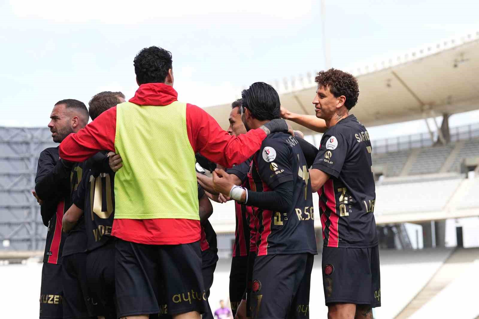 Trendyo S&uuml;per Lig: Fatih Karag&uuml;mr&uuml;k: 1 - Ey&uuml;pspor: 0 (Ma&ccedil; devam ediyor)
