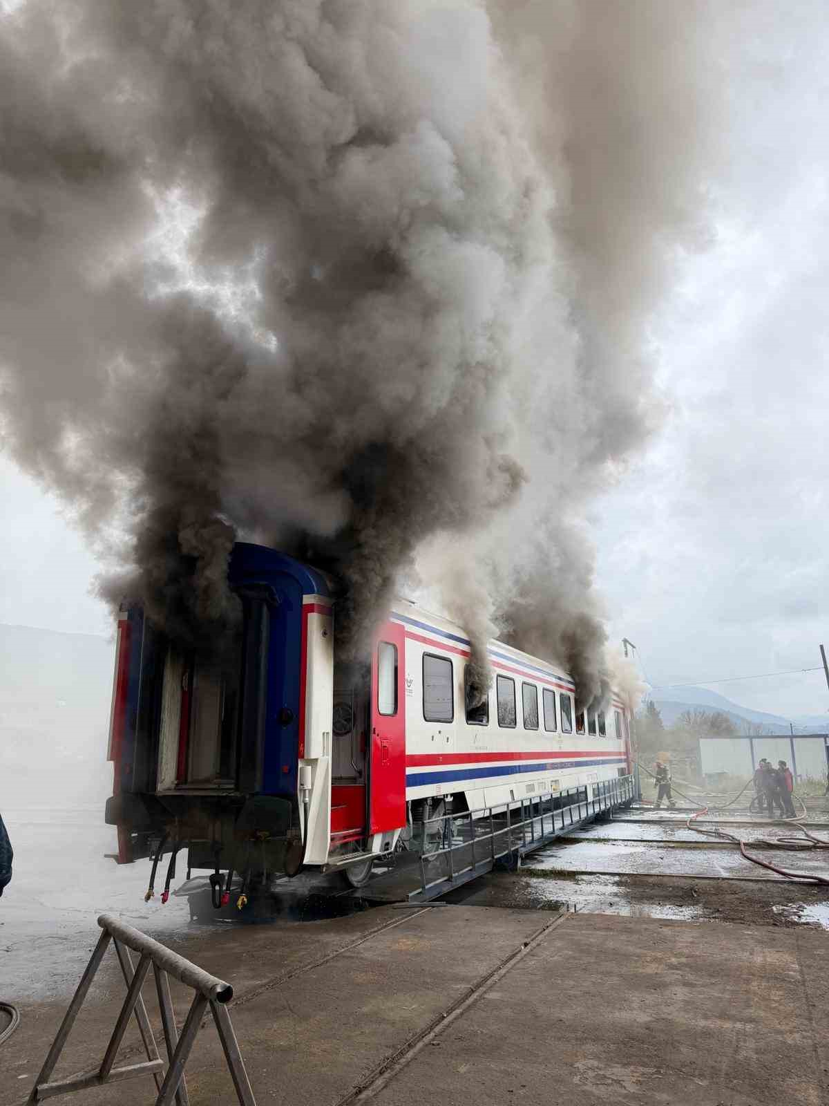 Yeni &uuml;retilen vagon alev alev yandı
