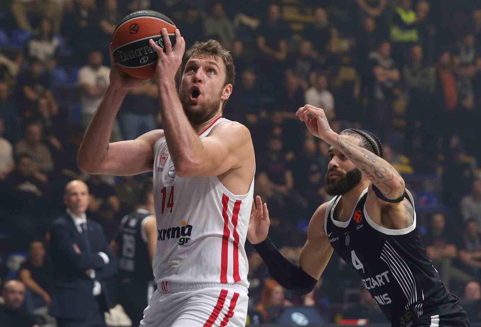 Euroleague&rsquo;in sayı kralı Sasha Vezenkov oldu
