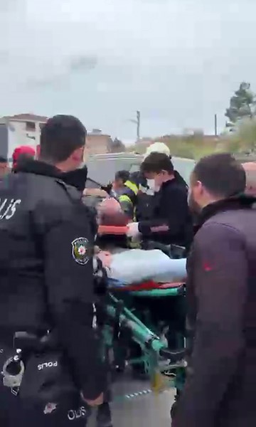 Bartın&rsquo;da feci kaza: Aracın altında kalan kadını ekipler kurtardı
