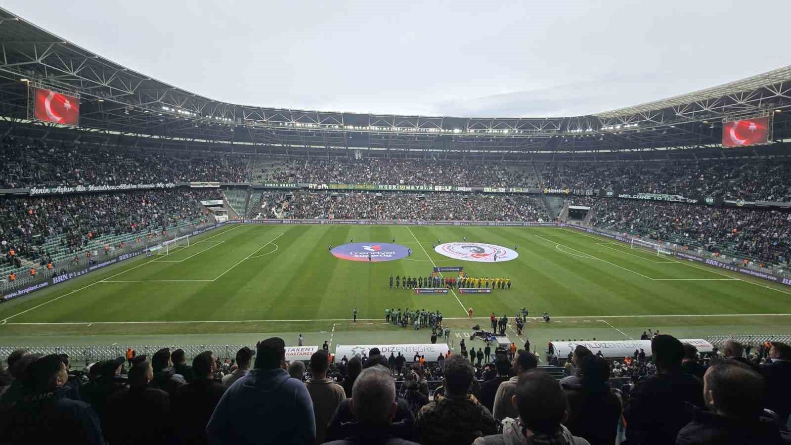 Kocaeli&rsquo;de trib&uuml;nler sustu, &ccedil;ocuklar i&ccedil;in yas tutuldu
