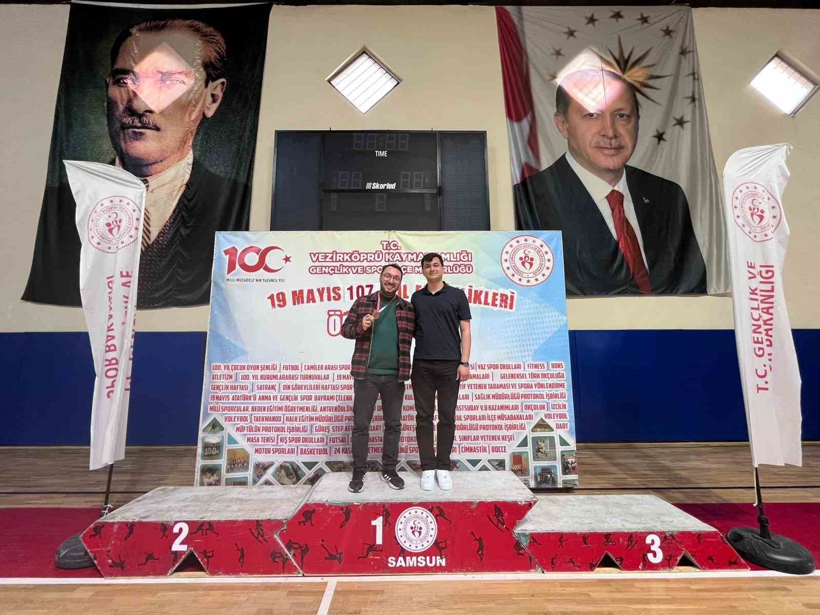 Vezirk&ouml;pr&uuml;&rsquo;de sağlık &ccedil;alışanları masa tenisi turnuvası
