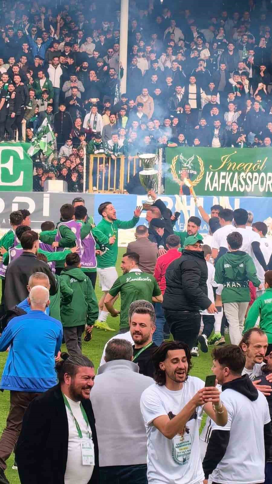 İneg&ouml;l Kafkas Spor Kul&uuml;b&uuml; şampiyon oldu, 2. Lig&rsquo;e y&uuml;kseldi
