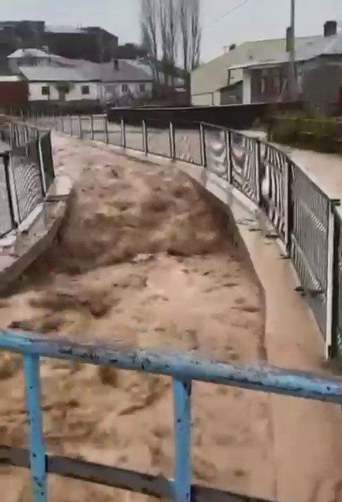 Sivas&rsquo;ta kuvvetli yağış taşkınlara neden oldu
