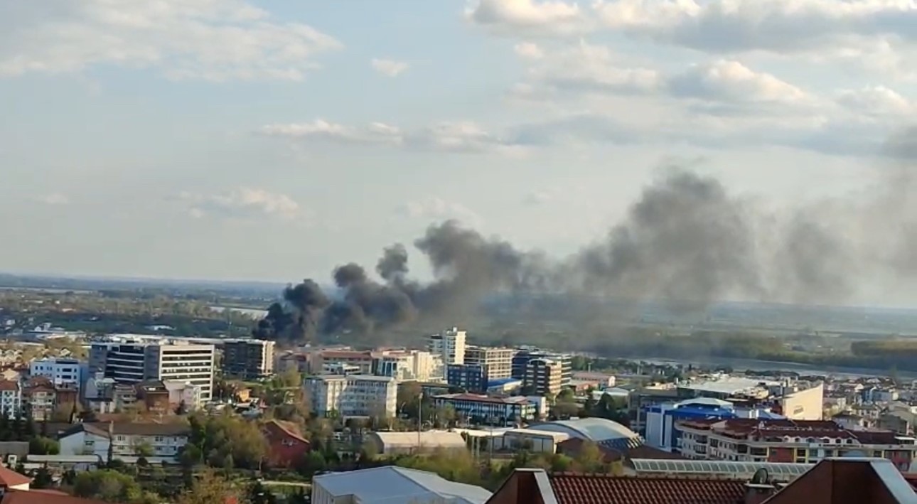 Edirne&rsquo;de hurdacılar sitesinde &ccedil;ıkan yangın korkuttu
