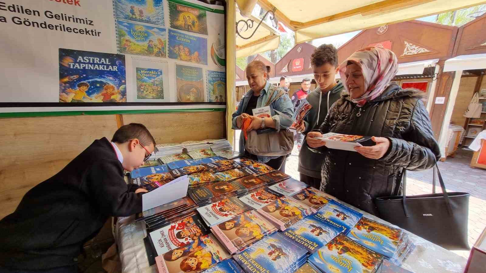 Filistinli akranları için hayal dünyalarını satırlara döktüler