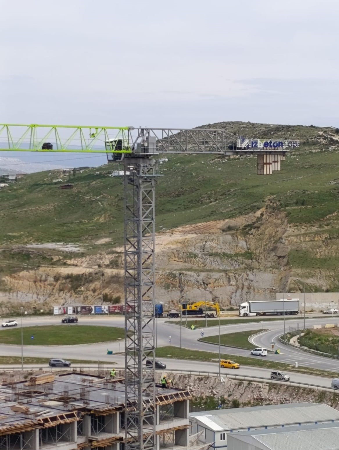 Uzundere&rsquo;de &ccedil;alışmalar hızla s&uuml;r&uuml;yor
