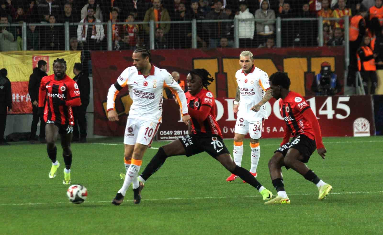 Trendyol S&uuml;per Lig: Gen&ccedil;lerbirliği: 0 - Galatasaray: 1 (Ma&ccedil; devam ediyor)
