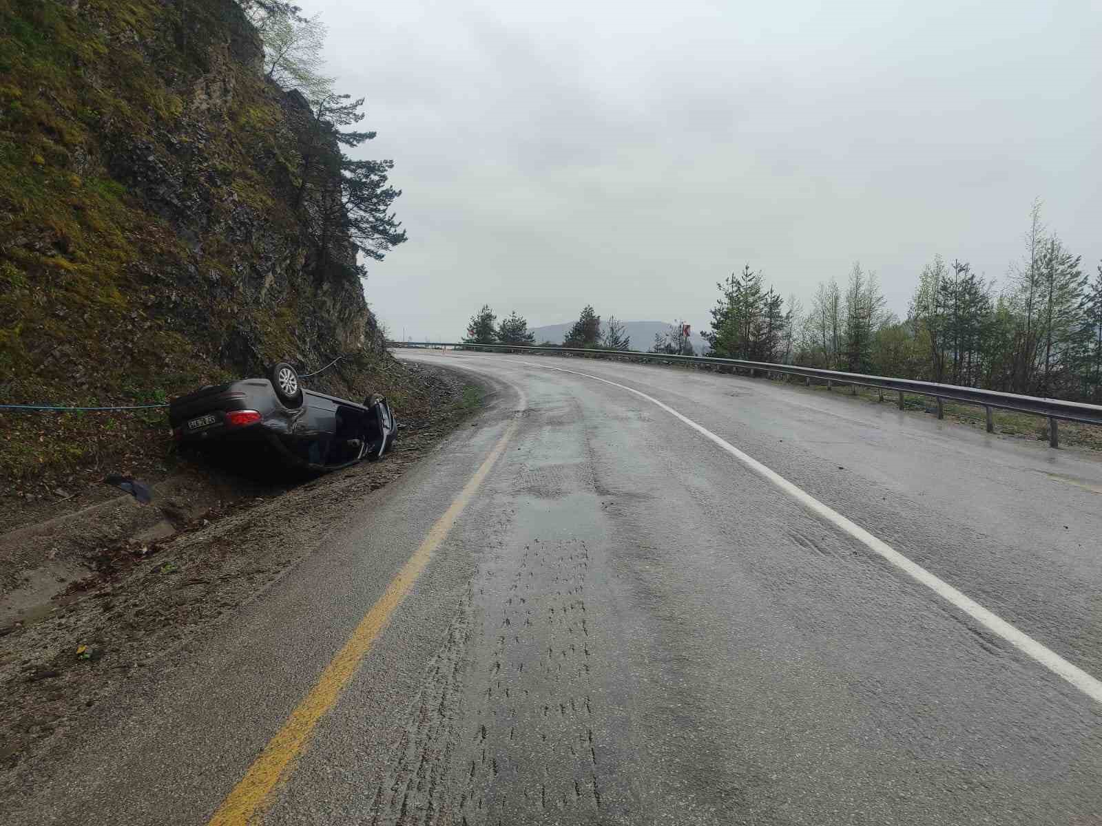 Takla atan otomobilden yara almadan kurtuldu
