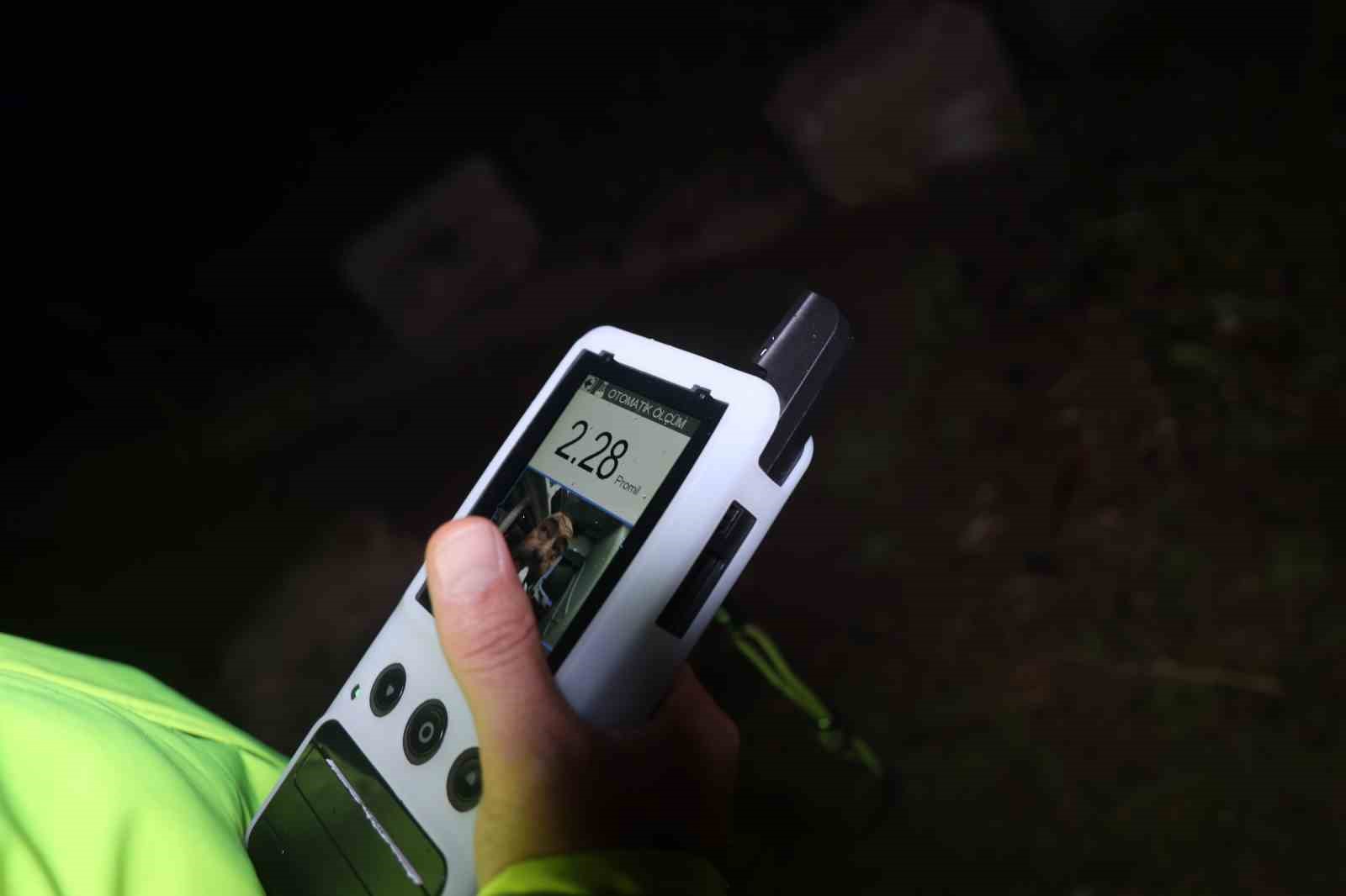 Kaza yaptıktan sonra &ccedil;alıların arasına saklanan s&uuml;r&uuml;c&uuml;: "Gelirsem emniyetle başım belaya girer"
