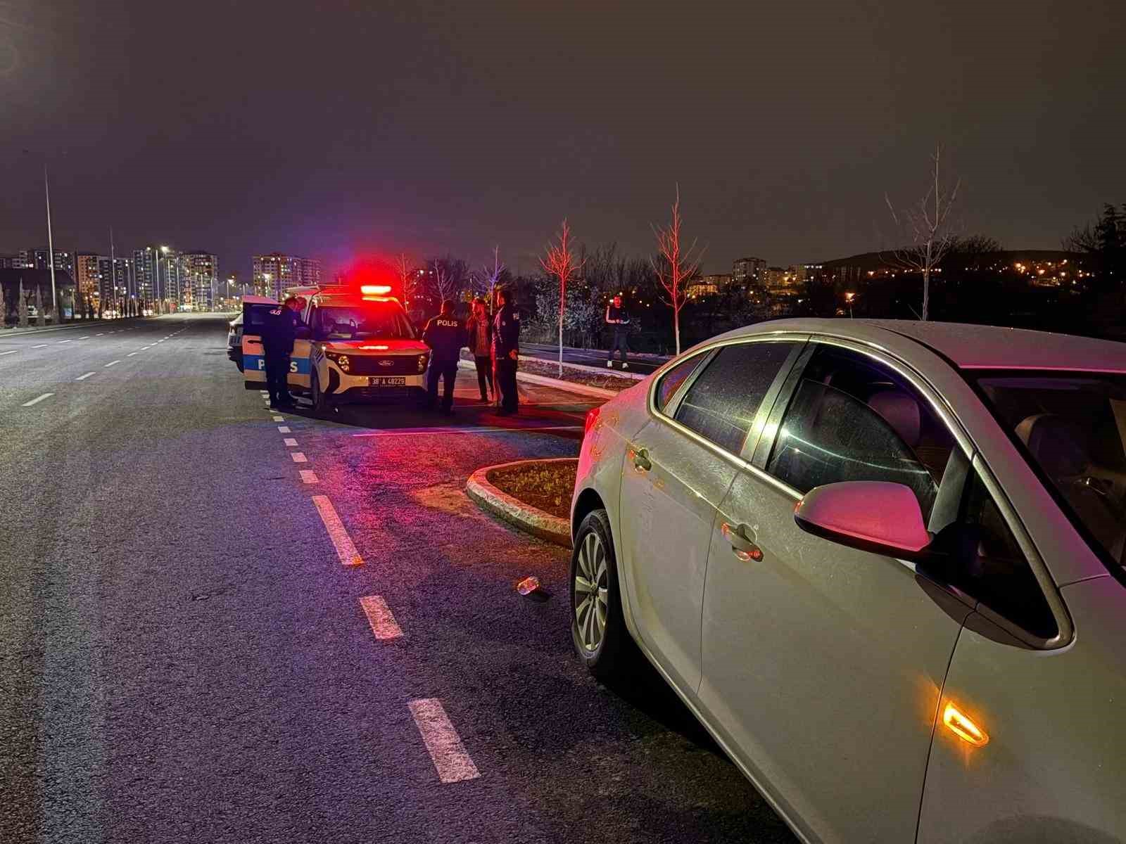 Polisten ka&ccedil;an alkoll&uuml; s&uuml;r&uuml;c&uuml; kaza yapınca yakayı ele verdi
