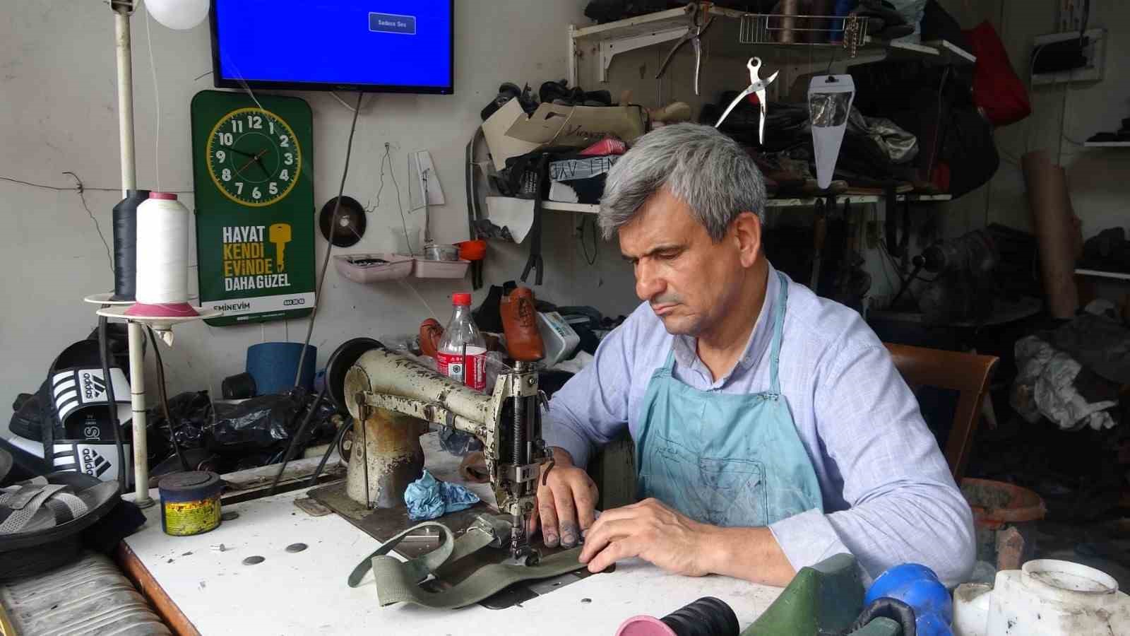 48 yıllık usta çalışma azmiyle gençlere örnek oluyor
