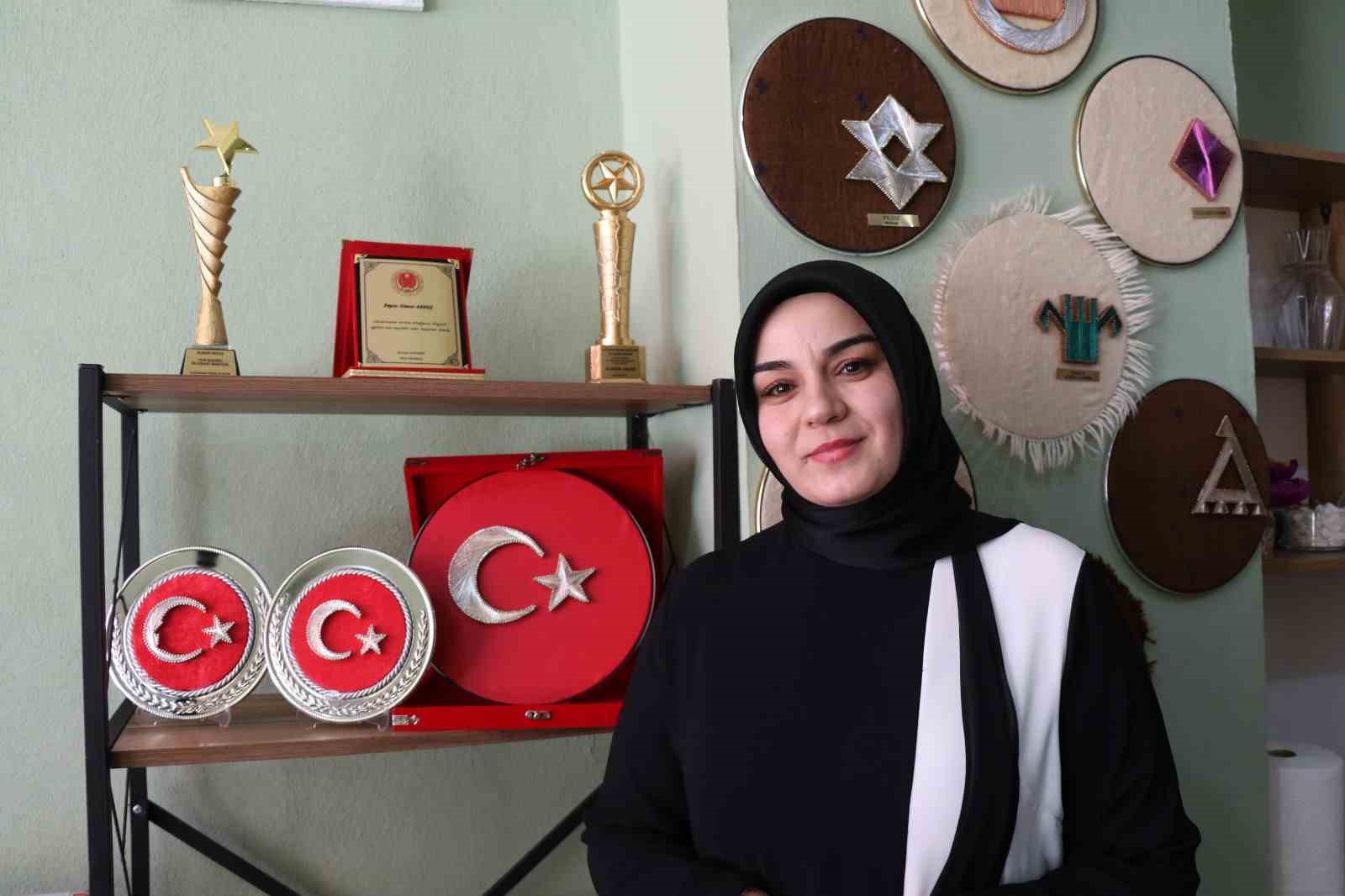 Filografi sanat&ccedil;ısı Elanur Akkuş hayaline kavuştu, kendi at&ouml;lyesini a&ccedil;tı
