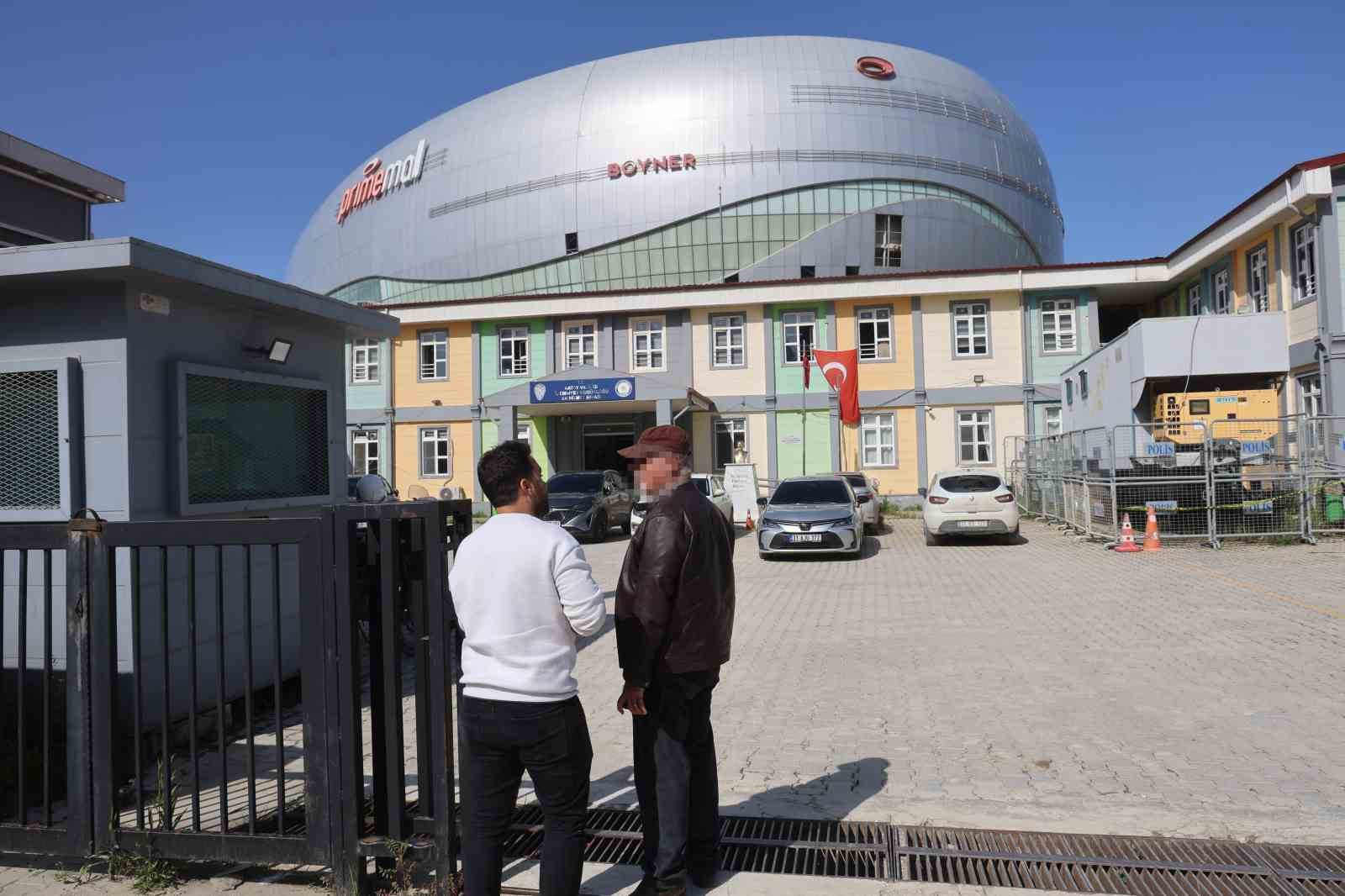 5 bu&ccedil;uk milyon TL&rsquo;lik vurgunun ardından emekli &ouml;ğretmeni de dolandırmaya &ccedil;alışan sahte başkomiserin &lsquo;su&ccedil;&rsquo; oyununu polis bozdu
