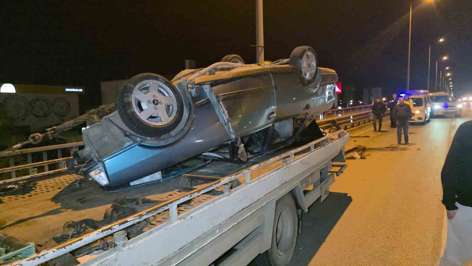 Takla atan otomobilden burunları bile kanamadan &ccedil;ıktılar
