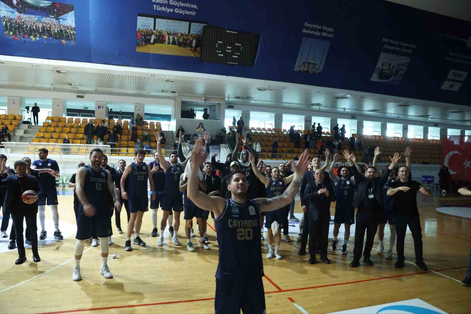 &Ccedil;ayırova Belediyesi sezonu şampiyon tamamladı
