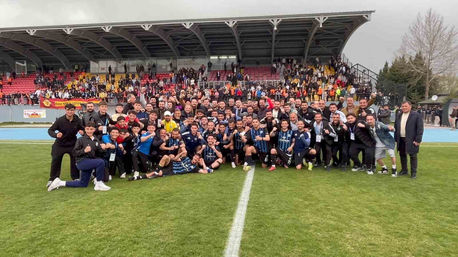 Kayseri Valisi &Ccedil;i&ccedil;ek: "&Ccedil;ifte mutluluk istiyoruz"
