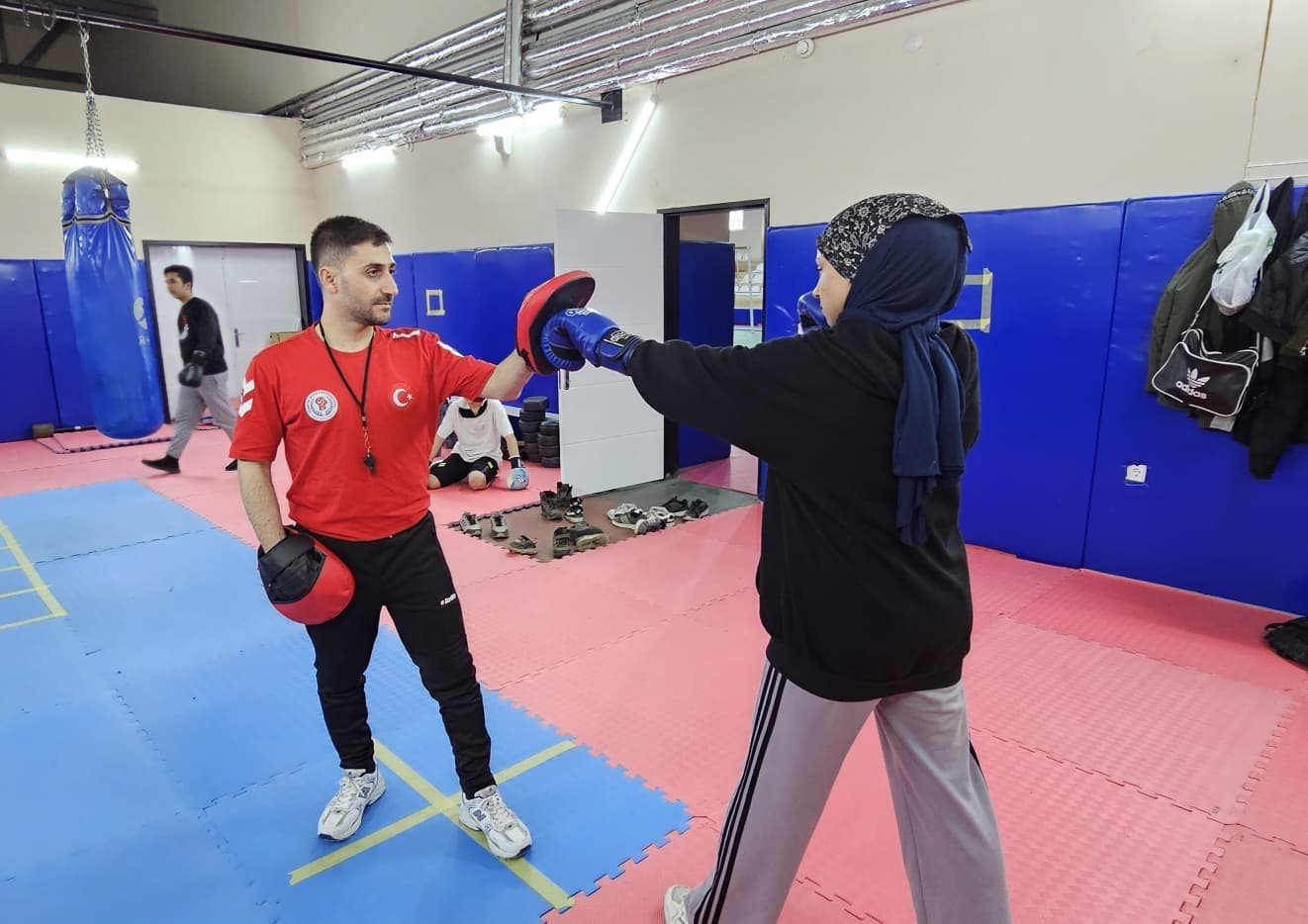 Hask&ouml;y&rsquo;de boks yapan tek kızın en b&uuml;y&uuml;k destek&ccedil;isi babası oldu
