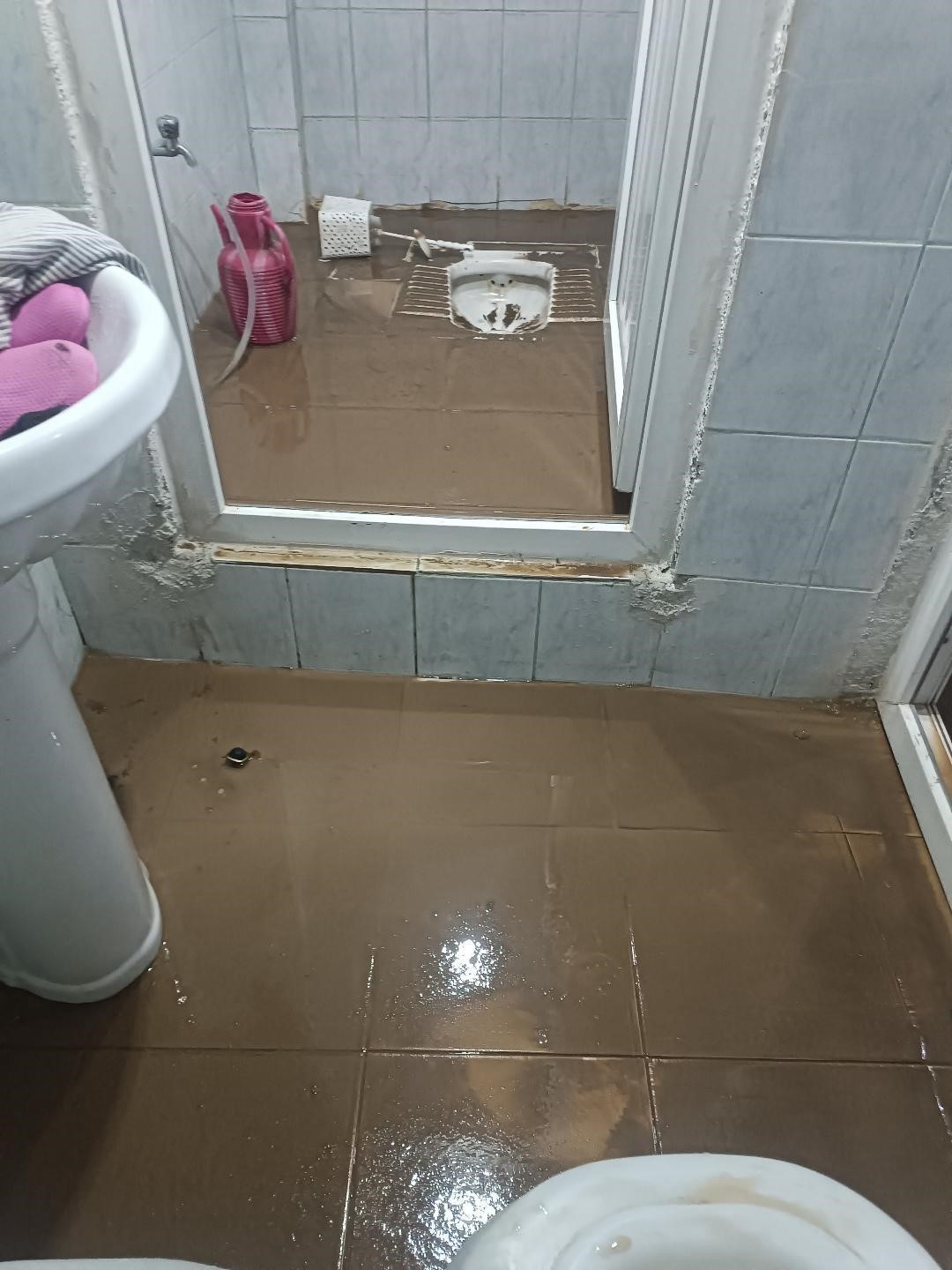 Siirt&rsquo;te gece yağışı sele d&ouml;n&uuml;şt&uuml;, ev ve iş yerlerini su bastı
