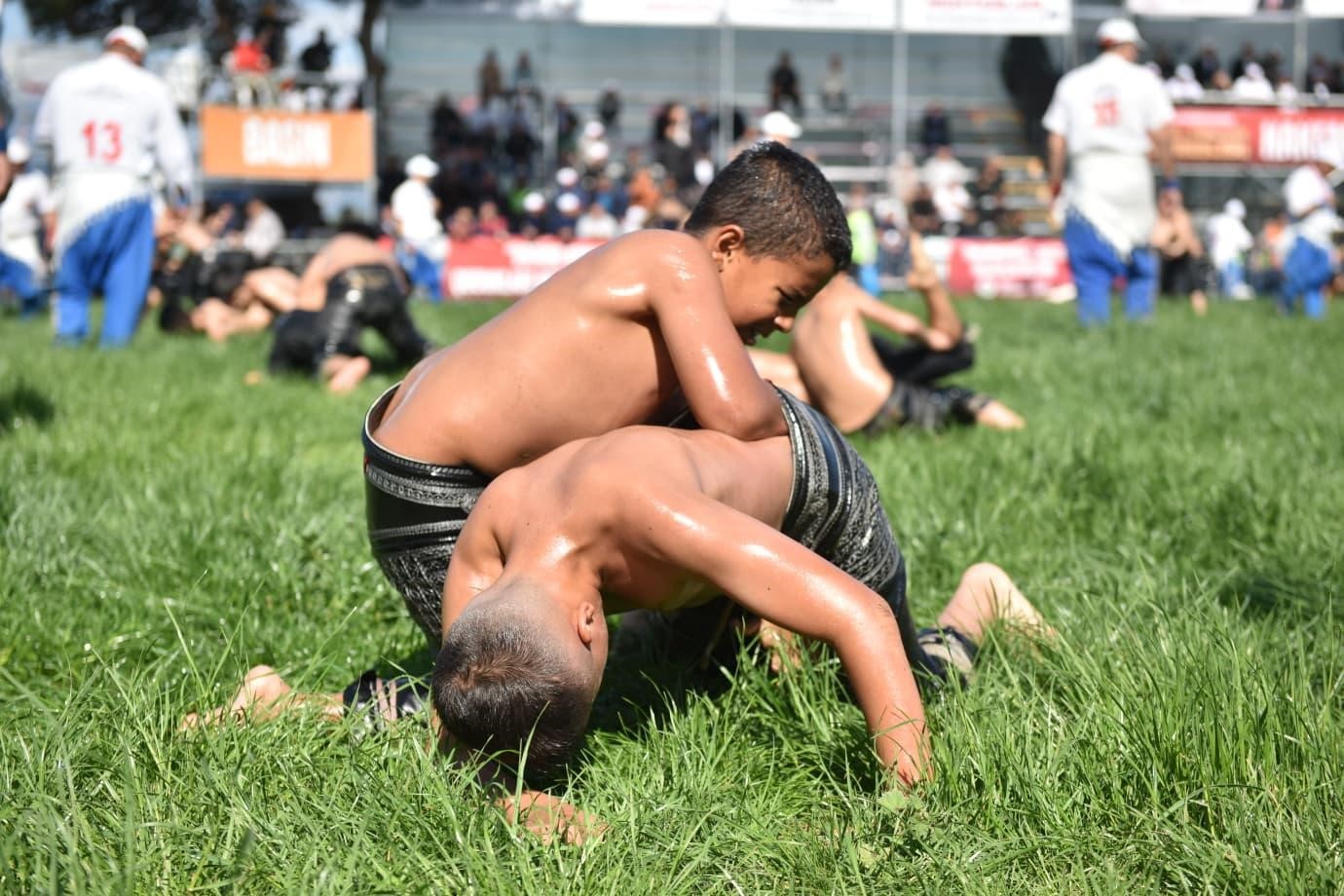 Kepez&rsquo;de pehlivanlar dualı &ccedil;ayıra &ccedil;ıktı

