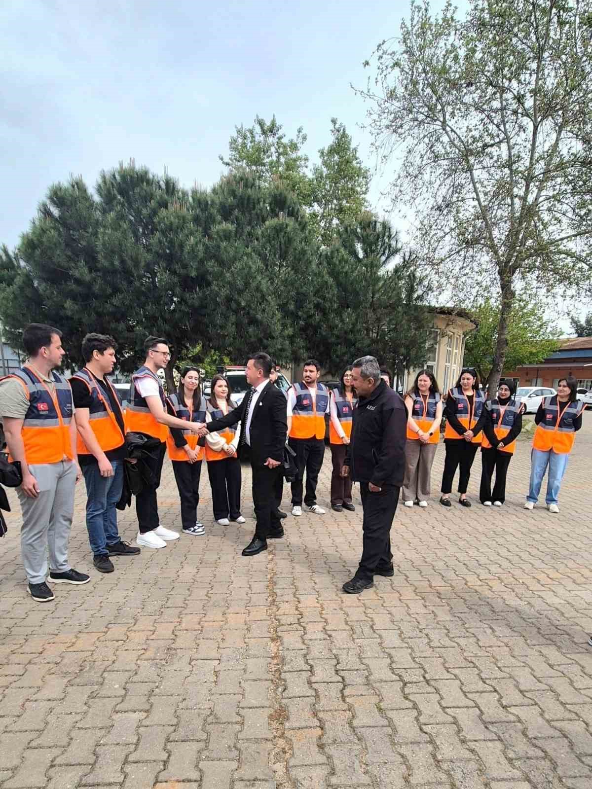 AFAD g&ouml;n&uuml;ll&uuml;lerine sertifika ve kimlikleri teslim edildi
