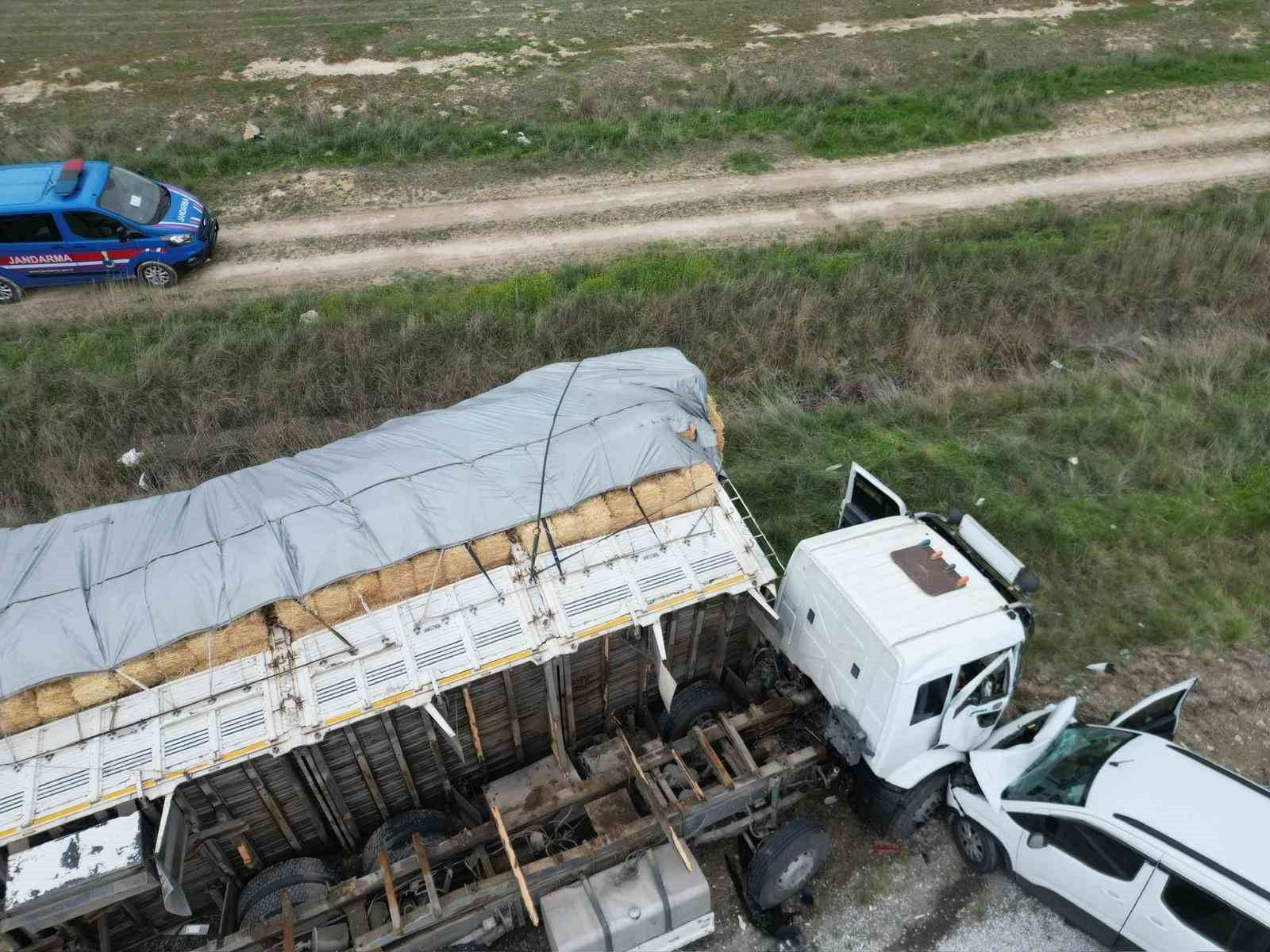 Kamyon ve tankerin karıştığı kazada faciadan d&ouml;n&uuml;ld&uuml;
