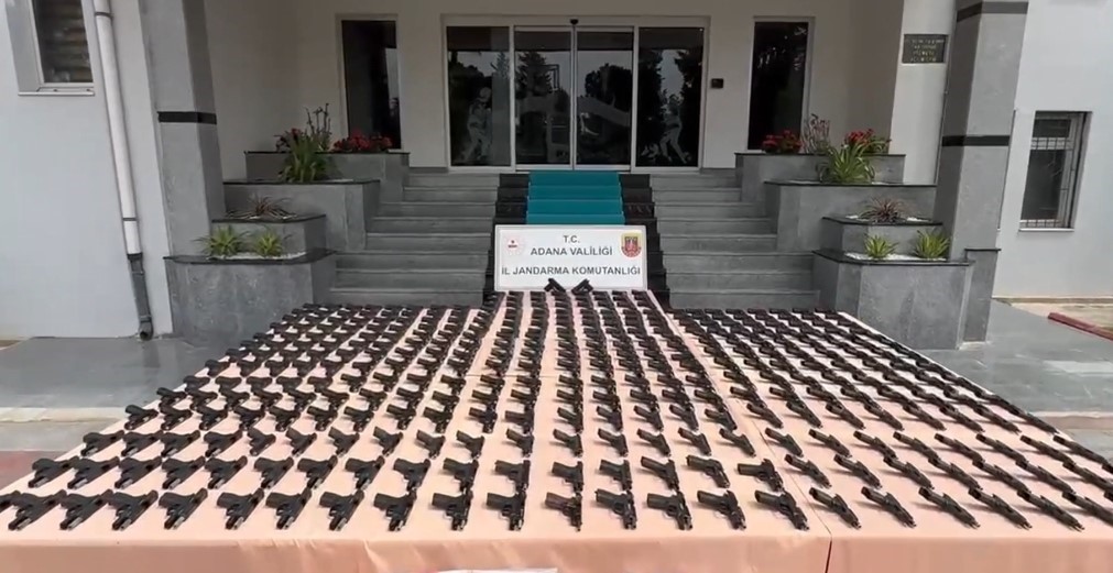 İstanbul ve Adana&rsquo;da dev silah operasyonu
