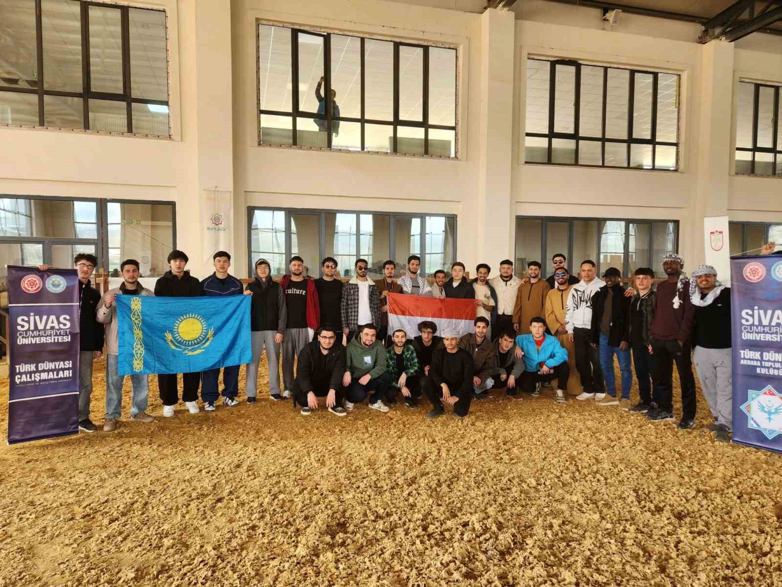 Sivas’ta eğitim gören uluslararası üniversite öğrencileri, Türk Dünyası Gençlik Kampı’nda bir araya geldi